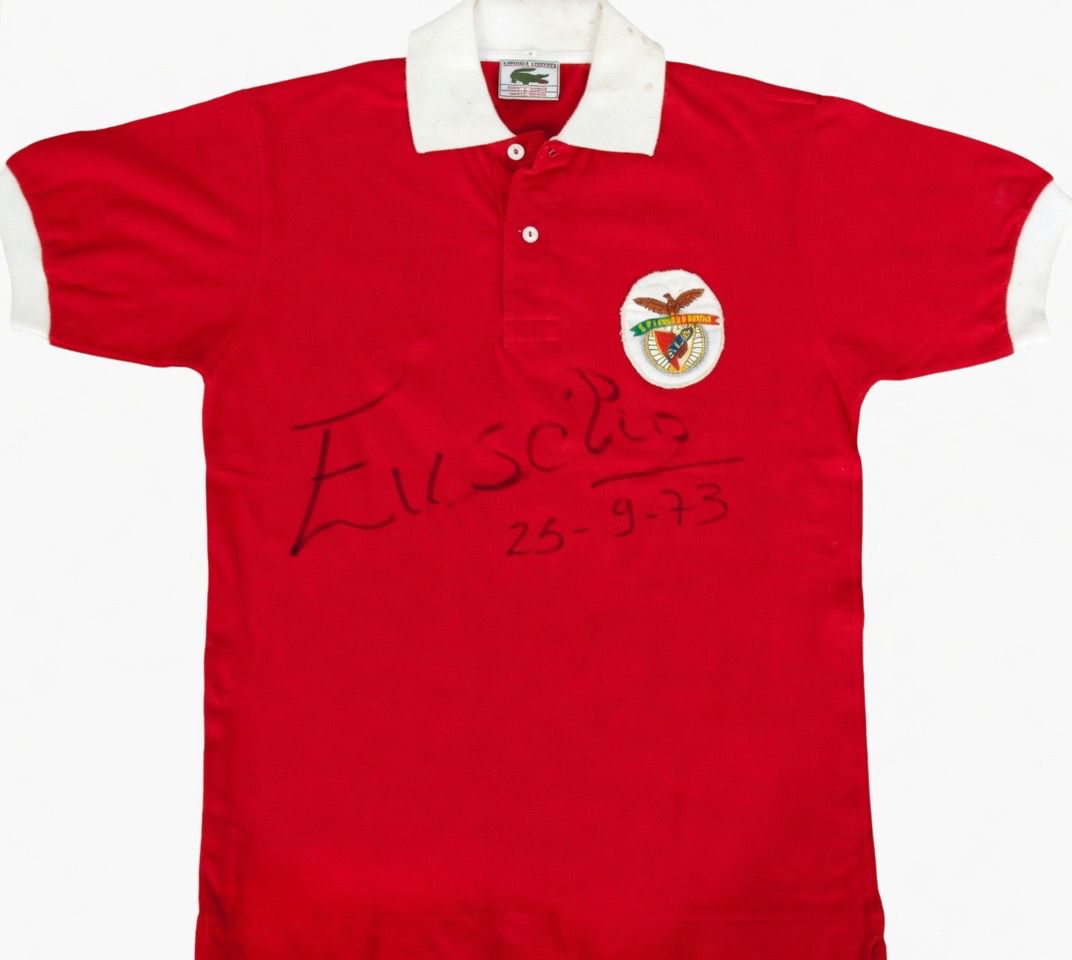 Lacoste Benfica shirt signed by Eusébio, 25-9-73